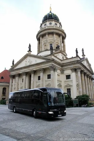 Berlin Stadtrundfahrt am Gendarmenmarkt Berlin Stadtrundfahrt am Gendarmenmarkt